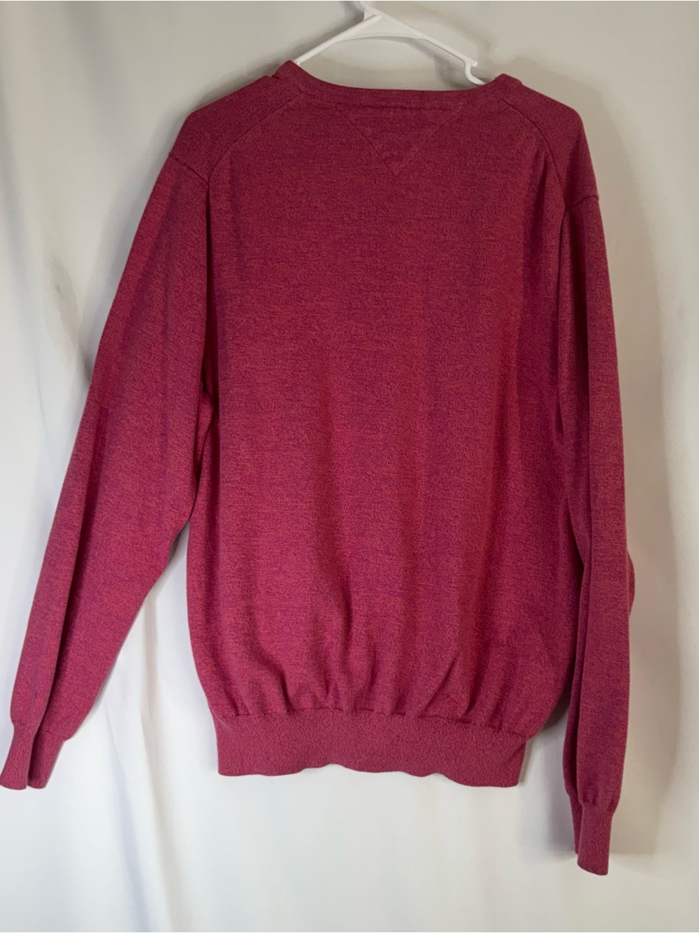 Tommy Hilfiger Men's V-Neck Sweater in Dusty Rose - Picture 6 of 8